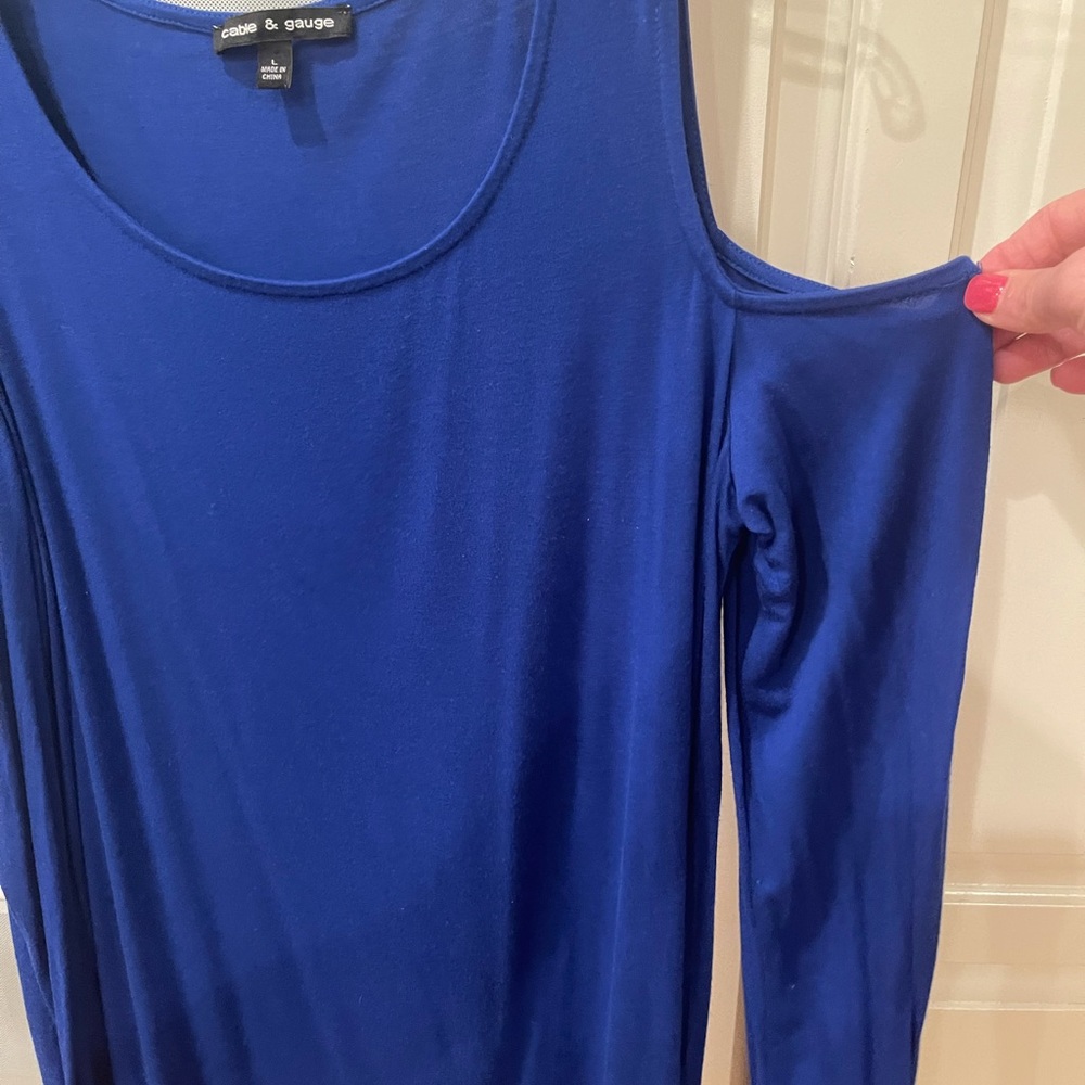 Cable & Guage Long Sleeve Cold Shoulder Top - Picture 3 of 8